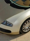 Az új Bugatti Veyron nyolcliteres, 16 hengeres motorja 1350 lóerõt ad le!