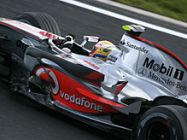 Hamilton slickek nélkül is a leggyorsabb volt Jerezben