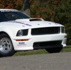 A Ford Mustang gyári versenyváltozatot dob piacra a FR500CJ-bõl