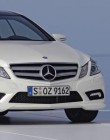 A Mercedes nyilvánosságra hozta a CLK-t váltó E-Coupé hivatalos képeit